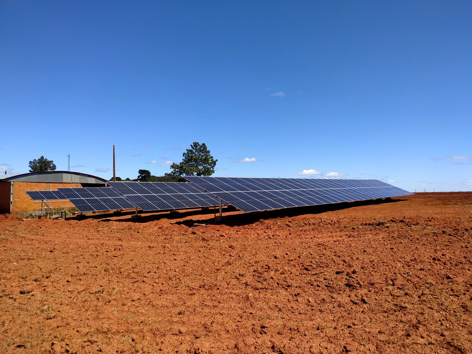 Usina fotovoltaica solo em propriedade rural